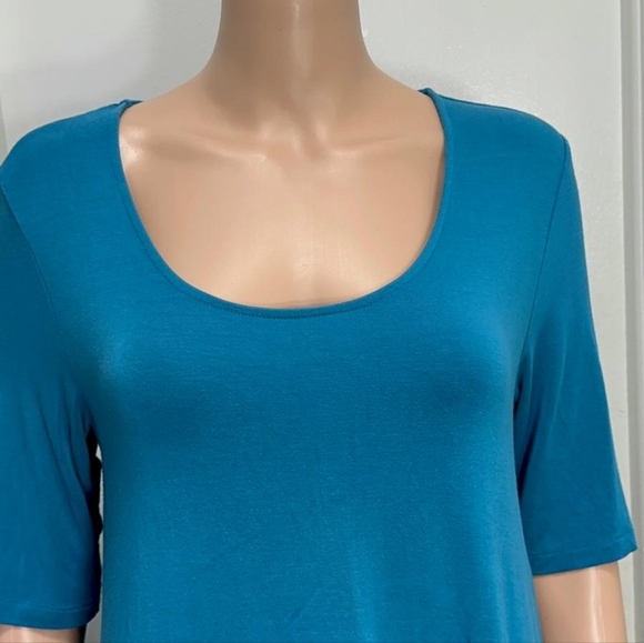 Soft Surroundings Short Sleeve Blouse Size M Green Blue Viscose and Spandex. - Picture 3 of 7